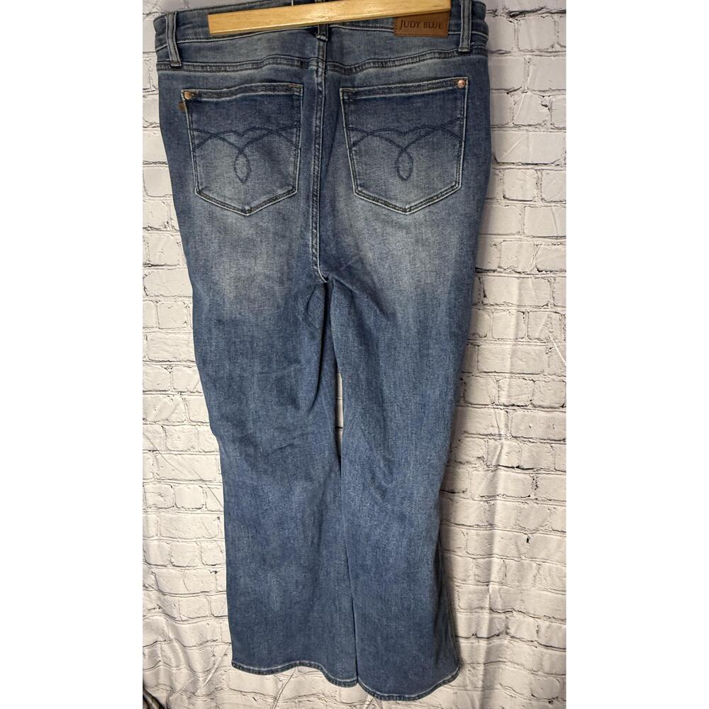 Judy Blue Women’s Light Blue Boot Cut Flared Leg Faded Wash Jeans 15/32 - Picture 2 of 10